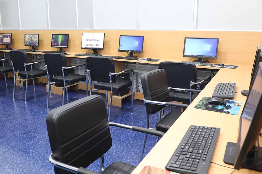 Computer class with AC